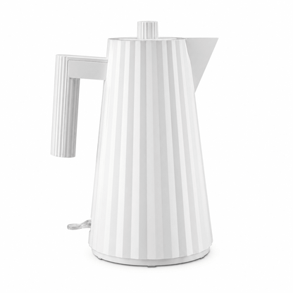 Jarra Eléctrica Plissé Blanca Alessi - Good Kitchen